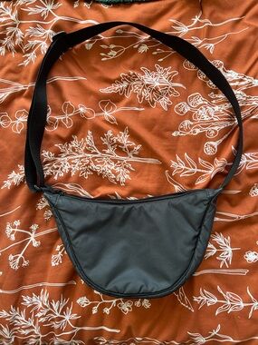 Uniqlo Black crescent bag